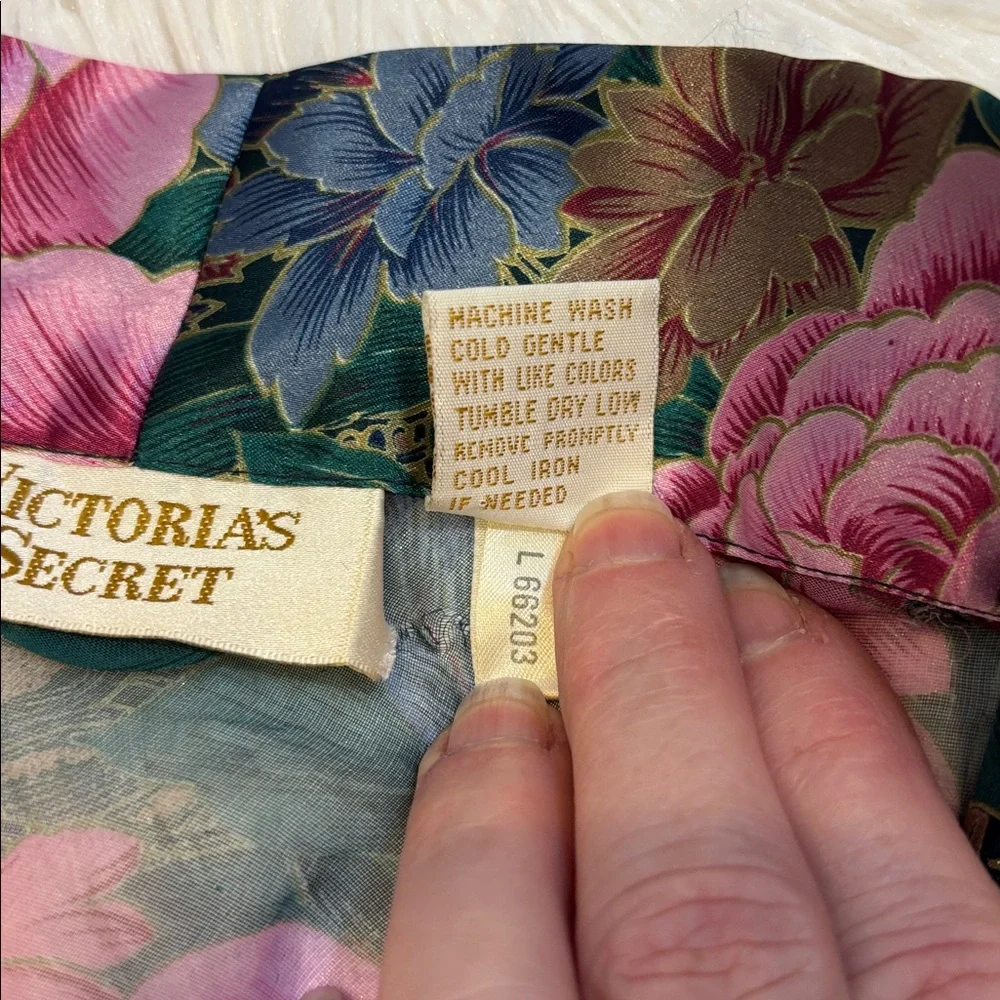 Vintage Victoria’s Secret Gold Label Sheer Floral Kimono One Size